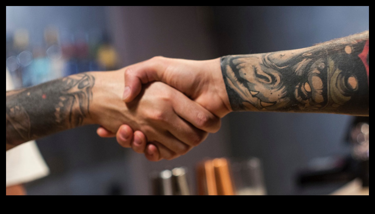 Εντυπώσεις μελανιού: Ανυψωμένο στυλ με αφηγήσεις για τατουάζ χεριών