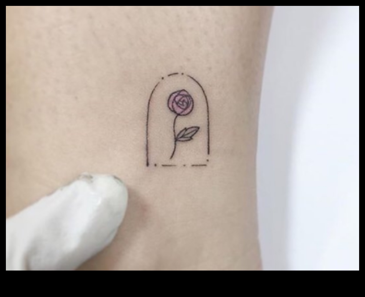 Less is More: Εξερευνήστε την ομορφιά των υποτιμημένων μινιμαλιστικών τατουάζ