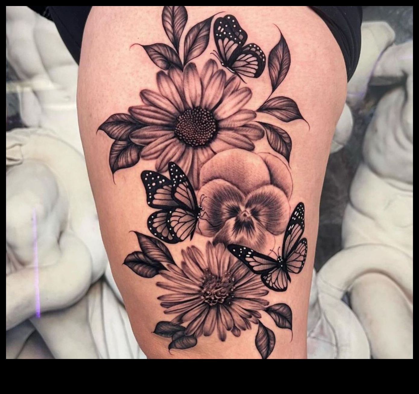 Quiet Beauty: Εξερευνήστε τον κόσμο της λεπτής μινιμαλιστικής τέχνης τατουάζ