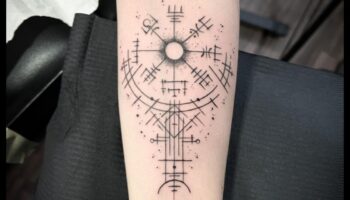 Secret Strokes: Artistry που αποκαλύφθηκε σε κρυφά σχέδια τατουάζ στον καρπό