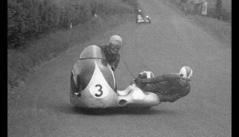 High-Speed ​​Harmony: The Precision and Synchronization of Motorcycle Racing