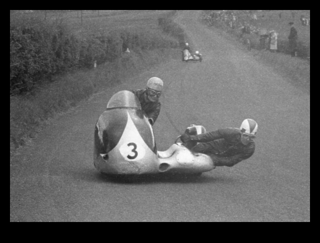 High-Speed ​​Harmony: The Precision and Synchronization of Motorcycle Racing