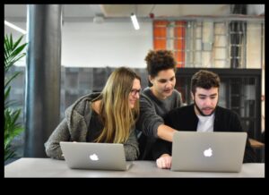 Καθηλωτικές αλληλεπιδράσεις: Σχεδιαστική σκέψη σε ένα πεδίο με επίκεντρο τον χρήστη